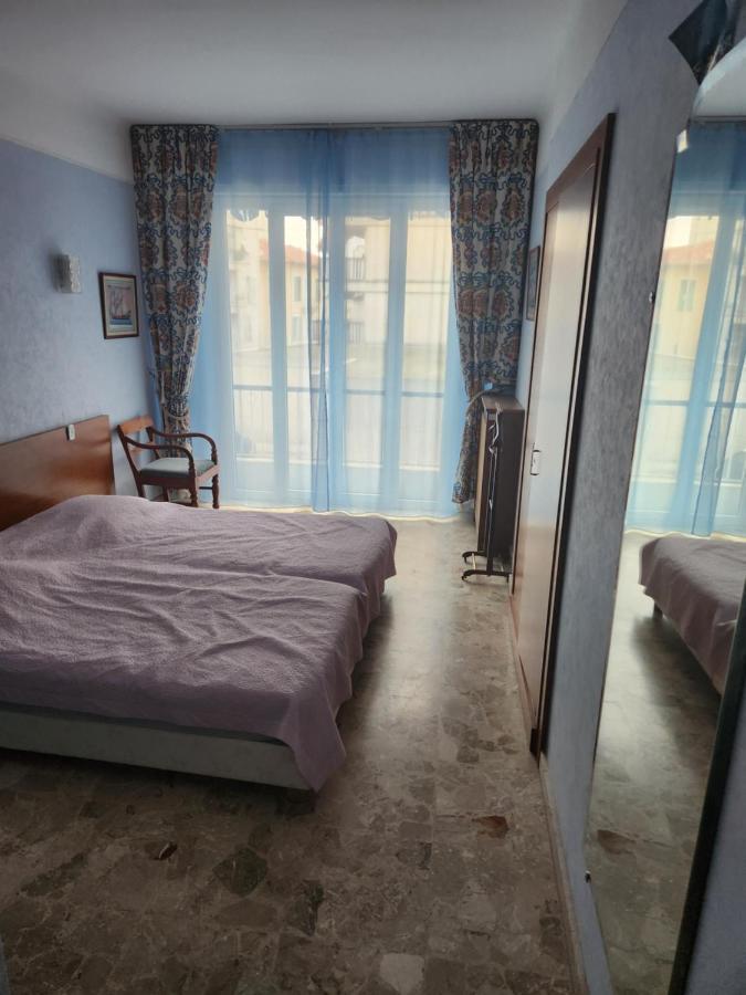 Big Apart 140M2 5Min Walk To Beach Sea &Promenade 3 Double Rooms,Big Living Room 42M2, 3 Showers,9 Beds, Free Parking Nizza Esterno foto